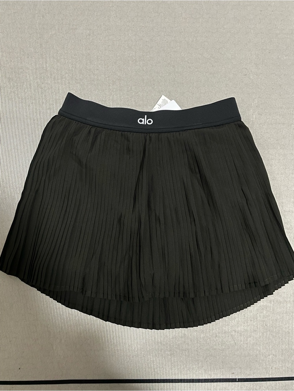 ALO Yoga Black Crop Tank Top and Pleated Skirt Set - Picture 5 of 6